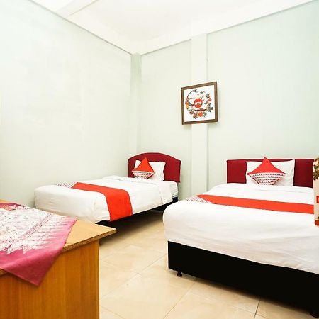 Kartika Syariah Homestay By Stayku Surabaya Eksteriør bilde