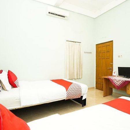 Kartika Syariah Homestay By Stayku Surabaya Eksteriør bilde