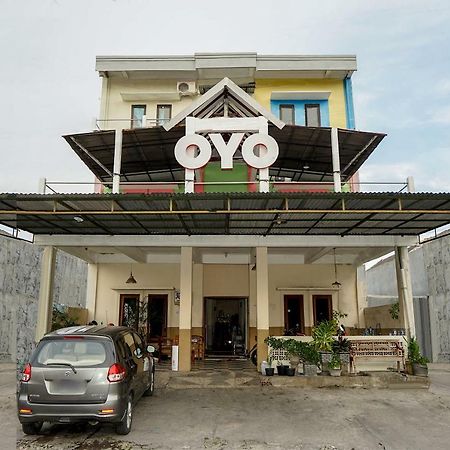 Kartika Syariah Homestay By Stayku Surabaya Eksteriør bilde
