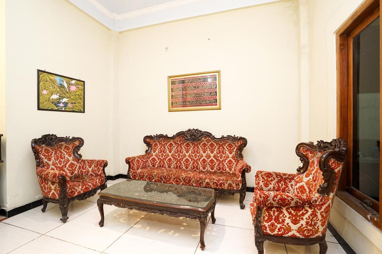 Kartika Syariah Homestay By Stayku Surabaya Eksteriør bilde