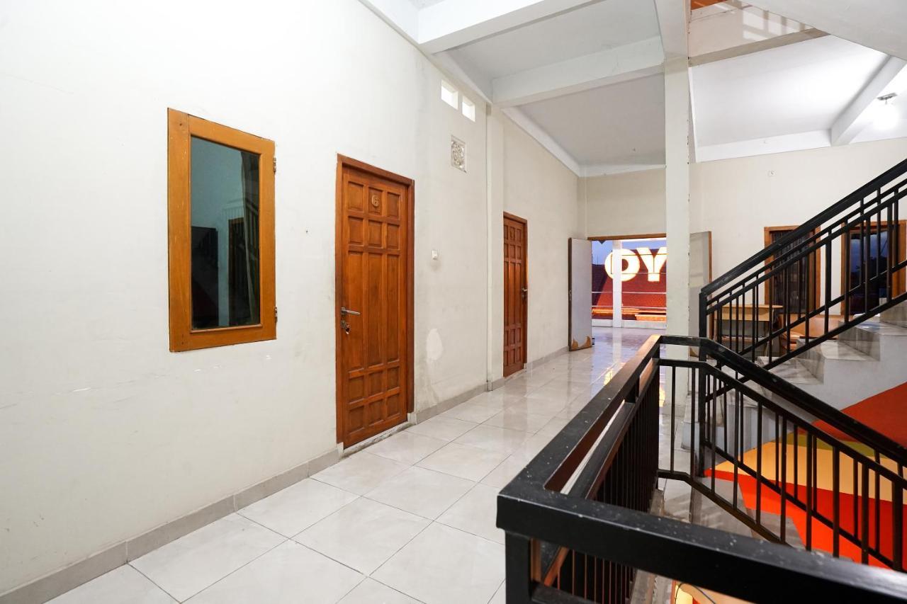 Kartika Syariah Homestay By Stayku Surabaya Eksteriør bilde