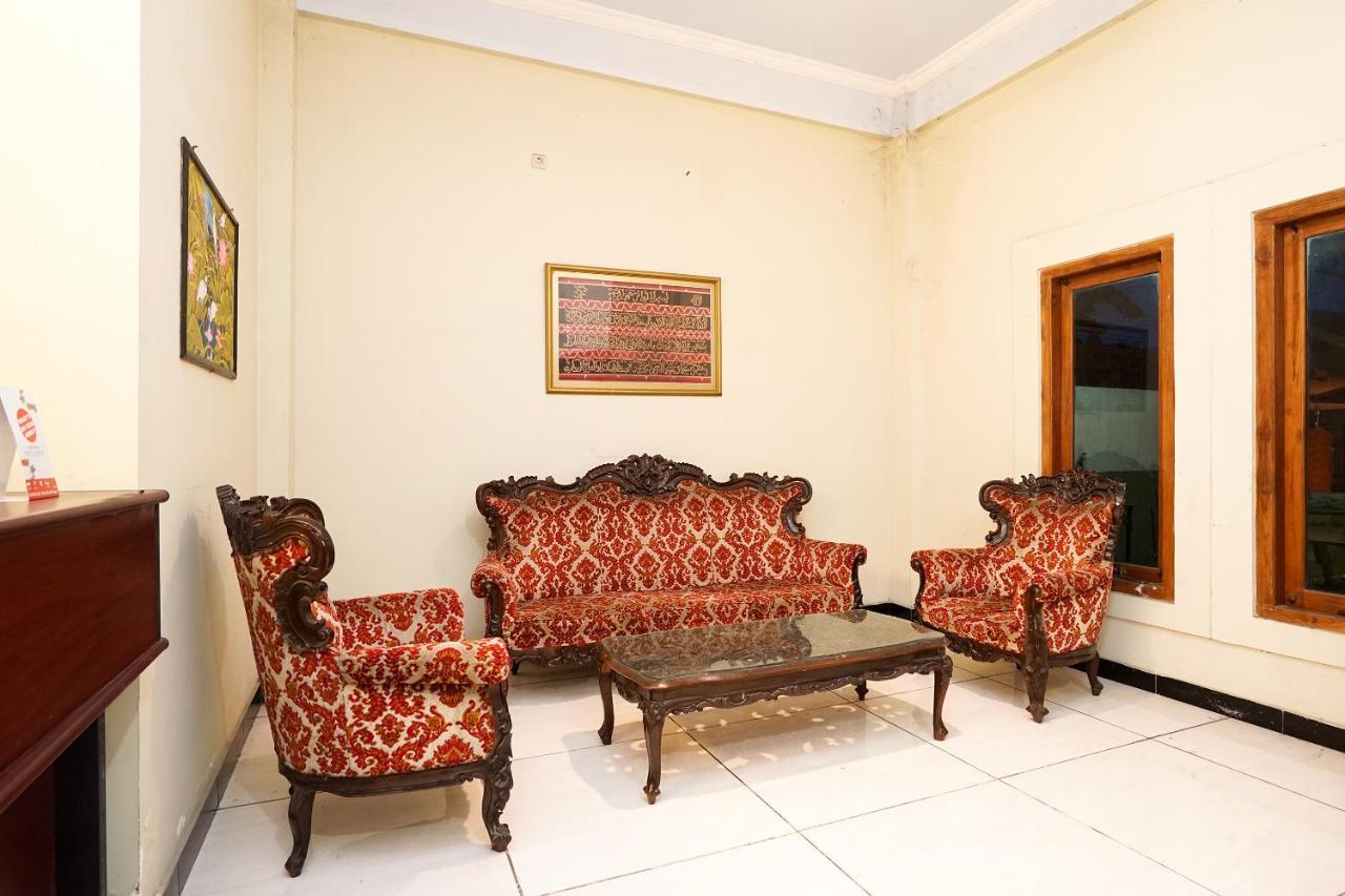 Kartika Syariah Homestay By Stayku Surabaya Eksteriør bilde
