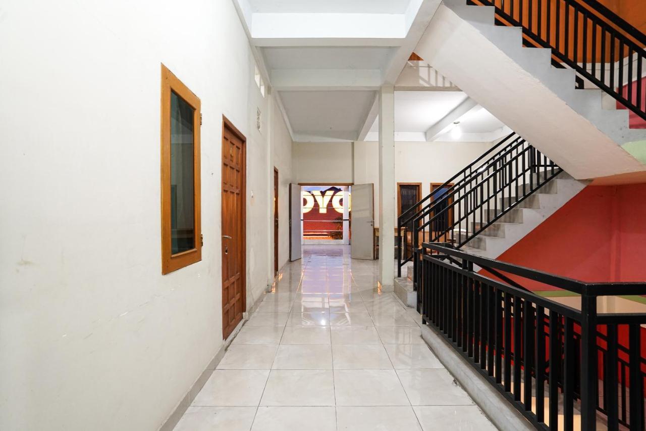 Kartika Syariah Homestay By Stayku Surabaya Eksteriør bilde