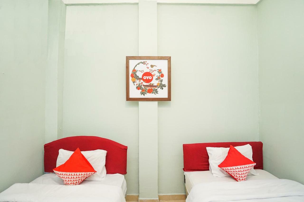 Kartika Syariah Homestay By Stayku Surabaya Eksteriør bilde