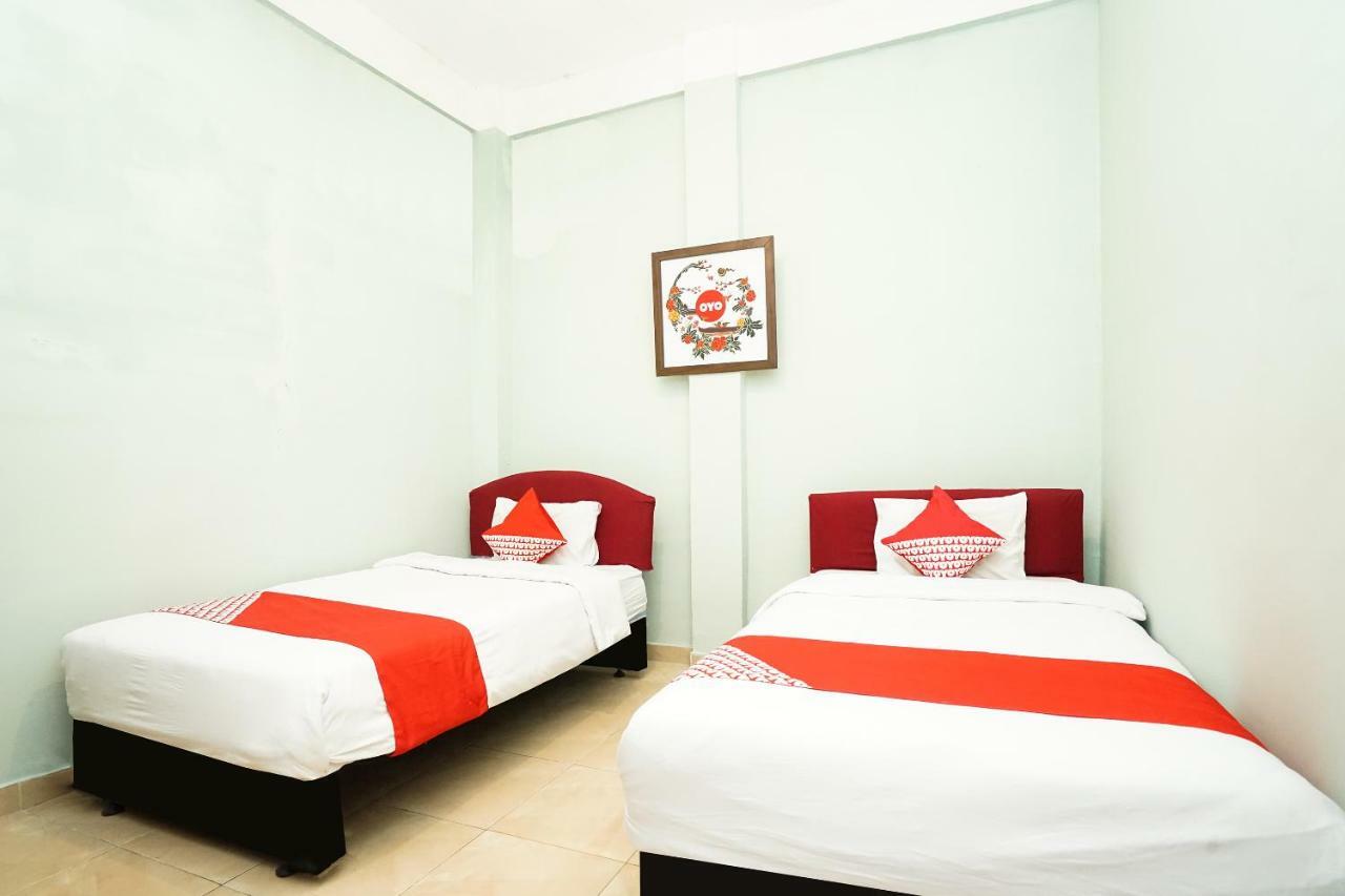 Kartika Syariah Homestay By Stayku Surabaya Eksteriør bilde
