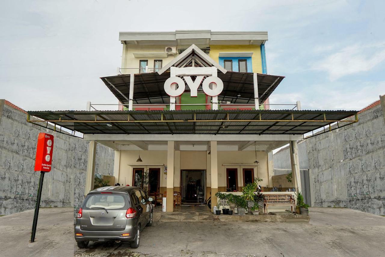 Kartika Syariah Homestay By Stayku Surabaya Eksteriør bilde